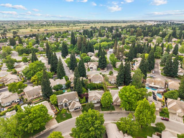 11858 Point Rock Way, Gold River, CA 95670