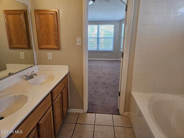 1725 SAINT MARK Avenue, El Paso, TX 79936