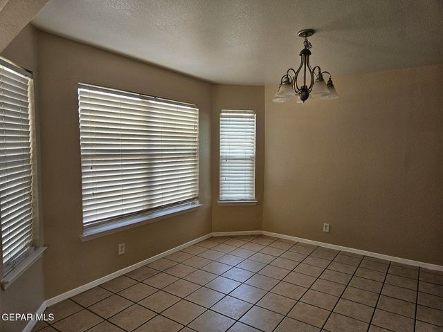 1725 SAINT MARK Avenue, El Paso, TX 79936