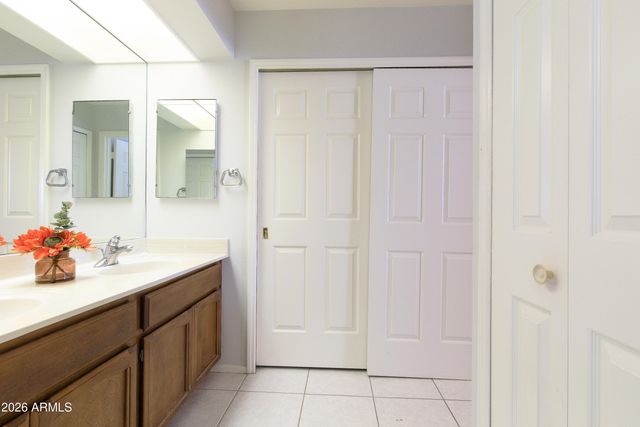 2505 E DENTON Lane, Phoenix, AZ 85016