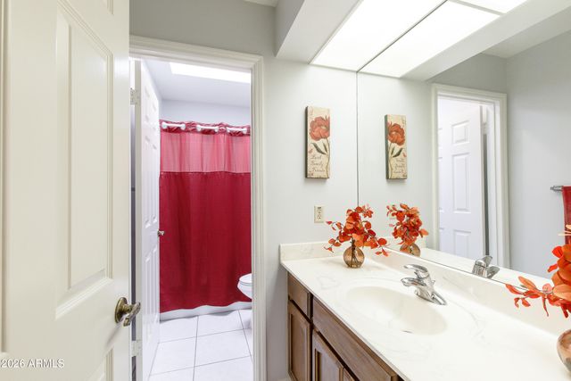 2505 E DENTON Lane, Phoenix, AZ 85016