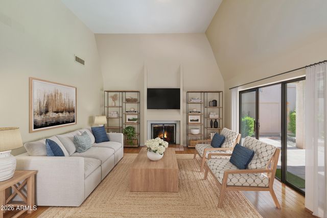 2505 E DENTON Lane, Phoenix, AZ 85016