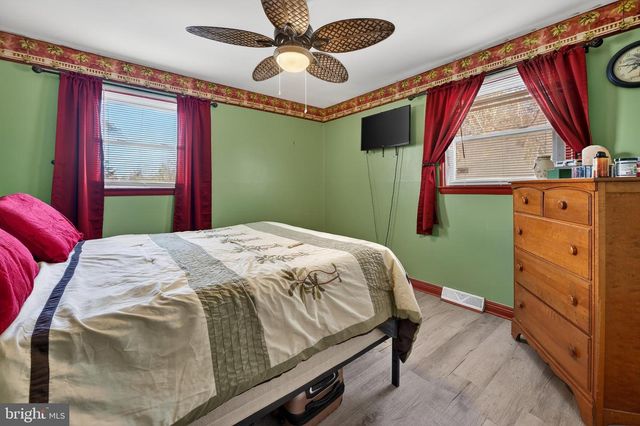 2039 BANGOR AVE, Lindenwold, NJ 08021