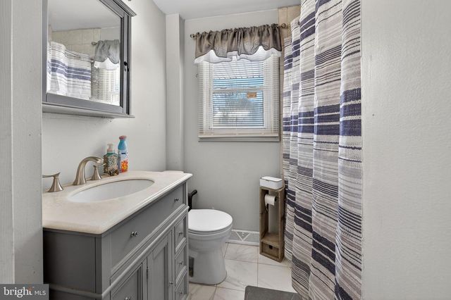 2039 BANGOR AVE, Lindenwold, NJ 08021