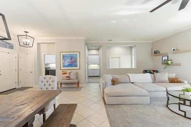 933 Golden Oak Dr, Lodi, CA 95242