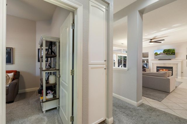 933 Golden Oak Dr, Lodi, CA 95242