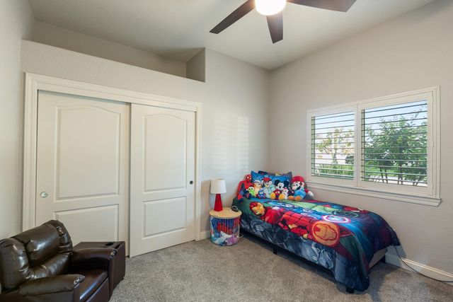 933 Golden Oak Dr, Lodi, CA 95242