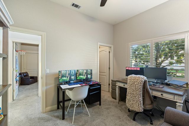 933 Golden Oak Dr, Lodi, CA 95242