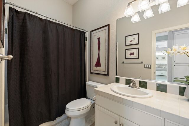 933 Golden Oak Dr, Lodi, CA 95242