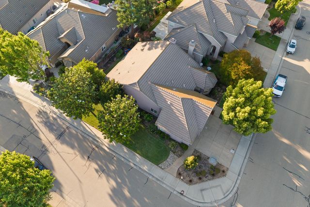 933 Golden Oak Dr, Lodi, CA 95242