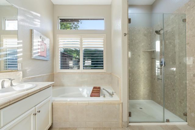 933 Golden Oak Dr, Lodi, CA 95242
