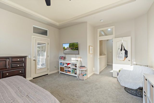 933 Golden Oak Dr, Lodi, CA 95242