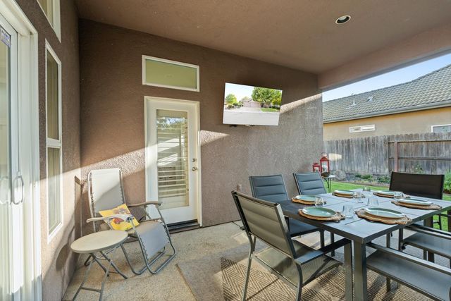 933 Golden Oak Dr, Lodi, CA 95242