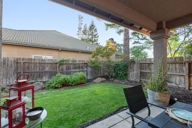 933 Golden Oak Dr, Lodi, CA 95242