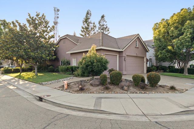 933 Golden Oak Dr, Lodi, CA 95242