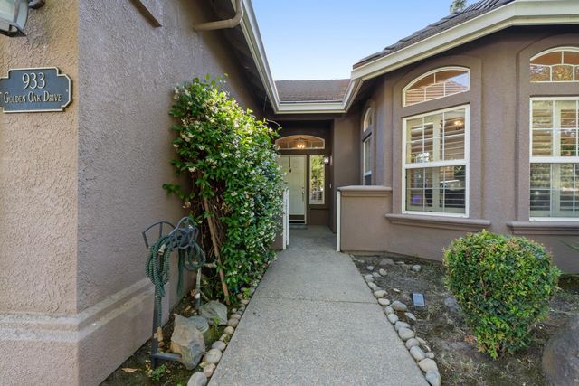 933 Golden Oak Dr, Lodi, CA 95242