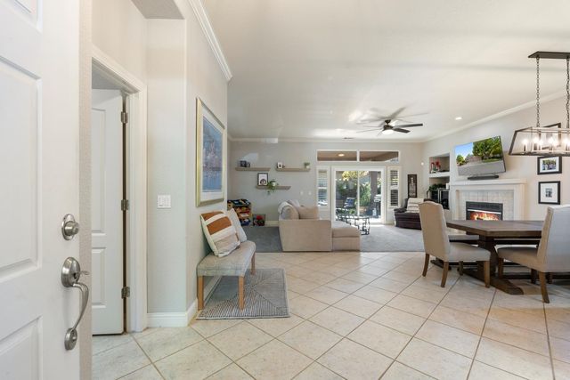933 Golden Oak Dr, Lodi, CA 95242