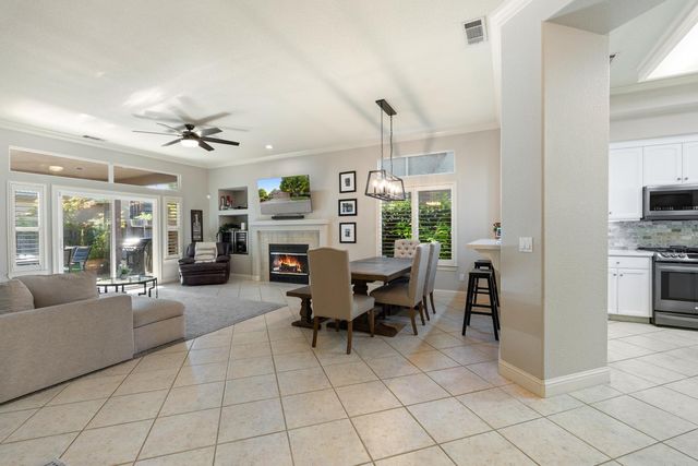 933 Golden Oak Dr, Lodi, CA 95242