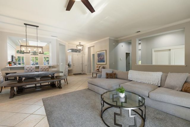 933 Golden Oak Dr, Lodi, CA 95242