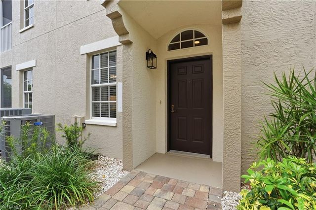 5685 Heron LN 301, Naples, FL 34110