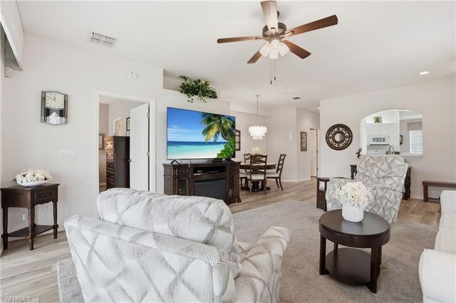 5685 Heron LN 301, Naples, FL 34110