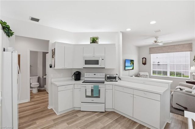 5685 Heron LN 301, Naples, FL 34110