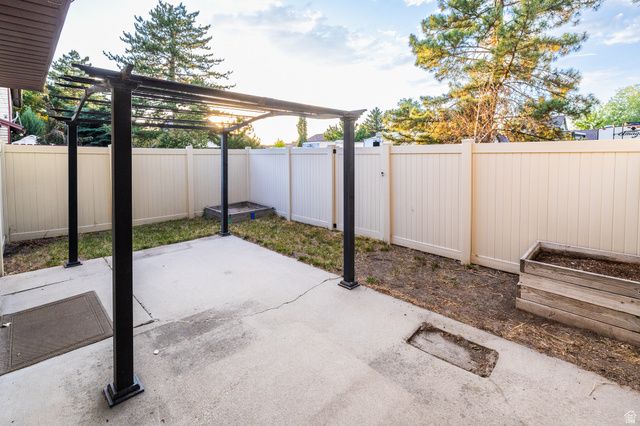 2000 W STONE CREEK DR, West Valley City, UT 84119