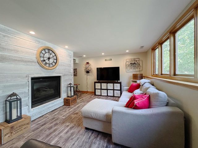 100 Canterbury Court, Waunakee, WI 53597