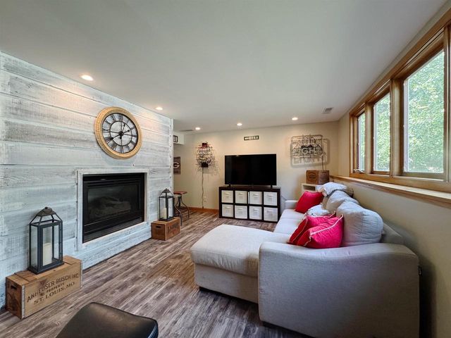 100 Canterbury Court, Waunakee, WI 53597