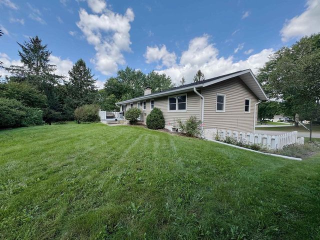 100 Canterbury Court, Waunakee, WI 53597