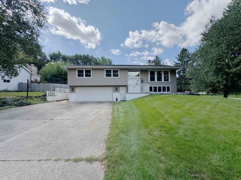 100 Canterbury Court, Waunakee, WI 53597