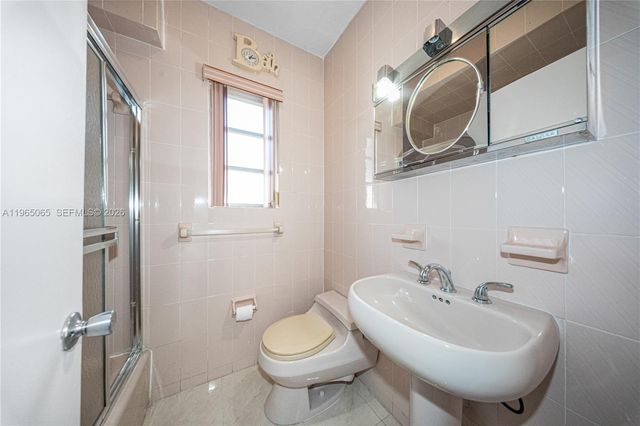 3330 SW 2nd St, Miami, FL 33135