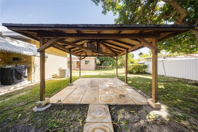 3330 SW 2nd St, Miami, FL 33135