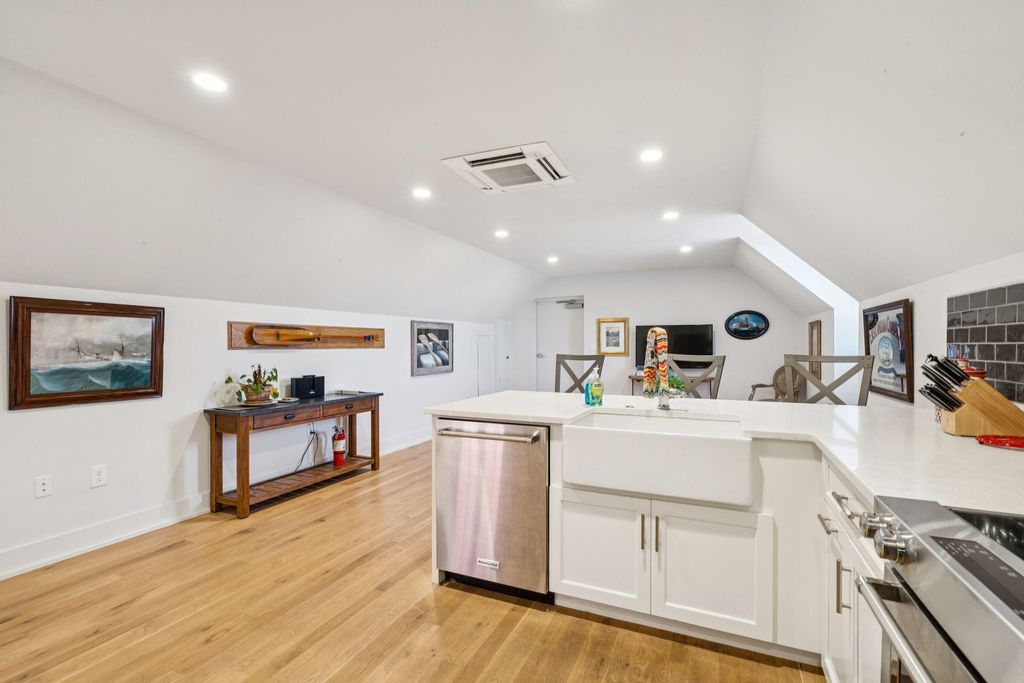 Image 88 of property listing at 241 East Bay Street, Charleston, SC 29401