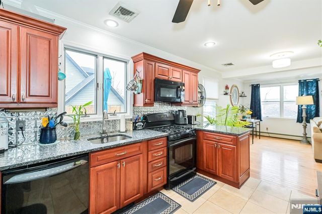 19 Pearl Street, Bloomingdale, NJ 07403