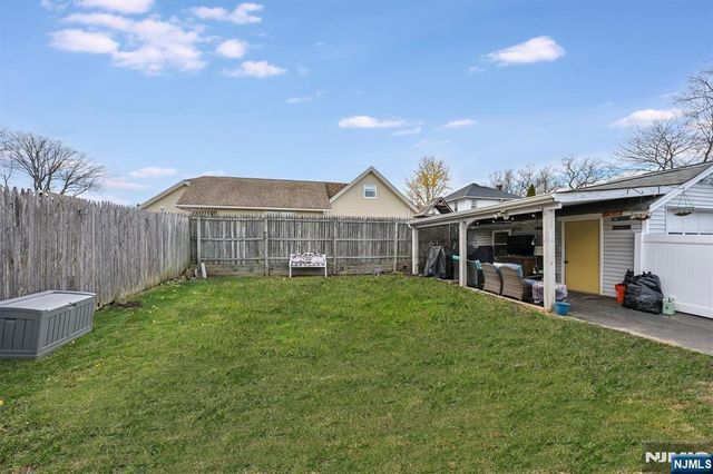 19 Pearl Street, Bloomingdale, NJ 07403