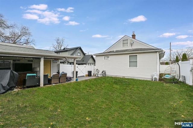 19 Pearl Street, Bloomingdale, NJ 07403