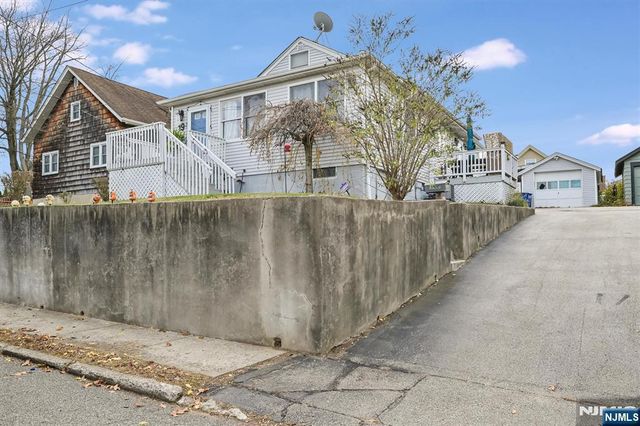 19 Pearl Street, Bloomingdale, NJ 07403