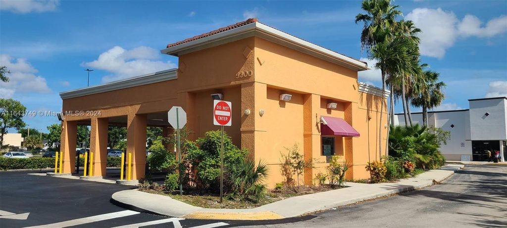 5300 Coconut Creek Pkwy, Margate, FL 33063