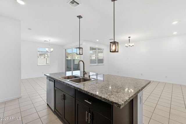 6762 W Encinas Lane Lane, Phoenix, AZ 85043