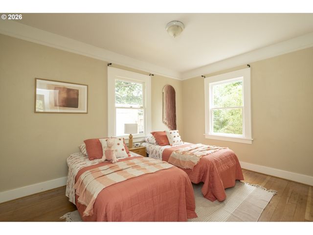 7922 Se SCHILLER St, Portland, OR 97206