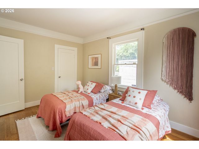 7922 Se SCHILLER St, Portland, OR 97206