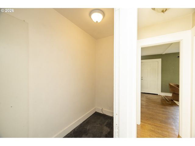 7922 Se SCHILLER St, Portland, OR 97206