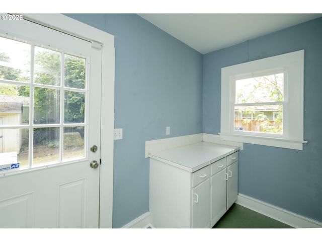 7922 Se SCHILLER St, Portland, OR 97206