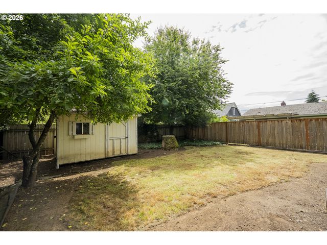 7922 Se SCHILLER St, Portland, OR 97206