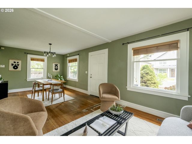 7922 Se SCHILLER St, Portland, OR 97206