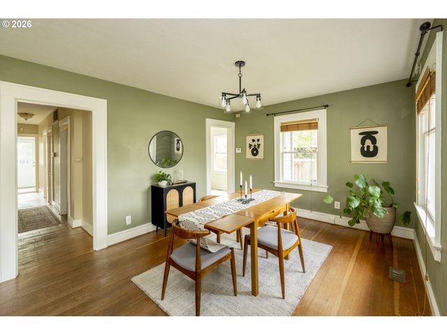 7922 Se SCHILLER St, Portland, OR 97206