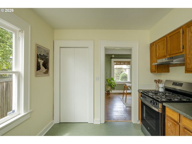 7922 Se SCHILLER St, Portland, OR 97206