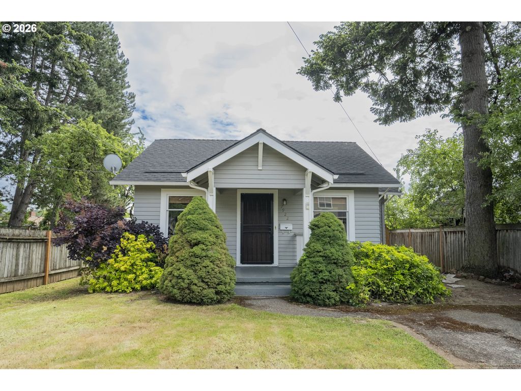 7922 Se SCHILLER St, Portland, OR 97206