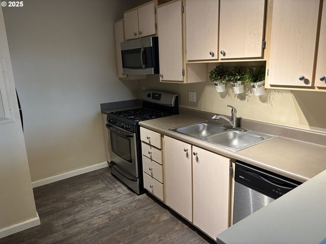 15058 Nw CENTRAL Dr 1003, Portland, OR 97229